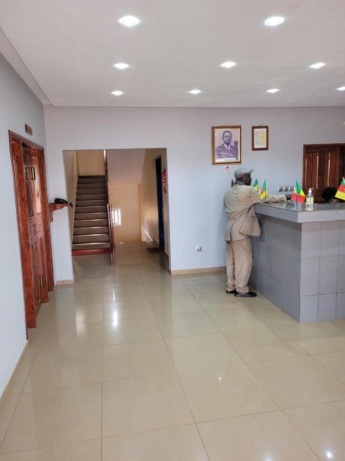 Hotel Altitel Bafoussam Bagian luar foto