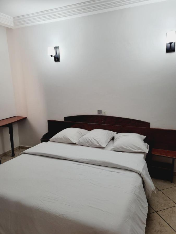 Hotel Altitel Bafoussam Bagian luar foto