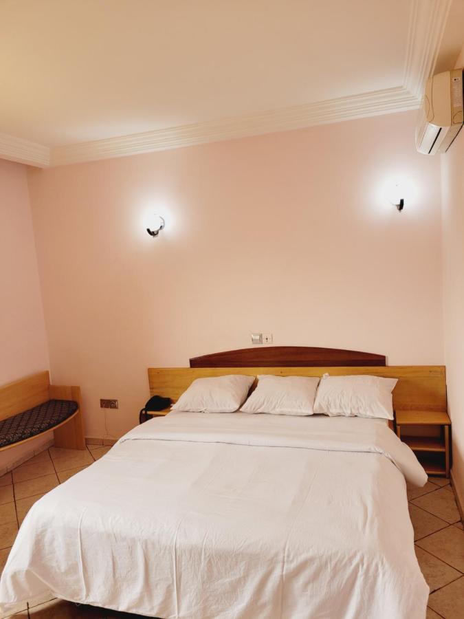 Hotel Altitel Bafoussam Bagian luar foto