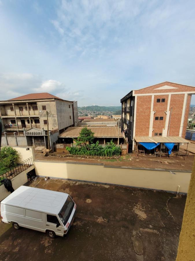 Hotel Altitel Bafoussam Bagian luar foto