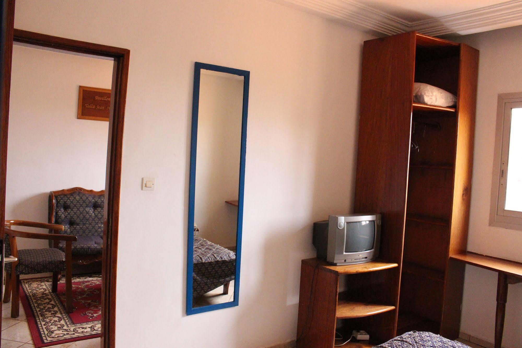 Hotel Altitel Bafoussam Bagian luar foto