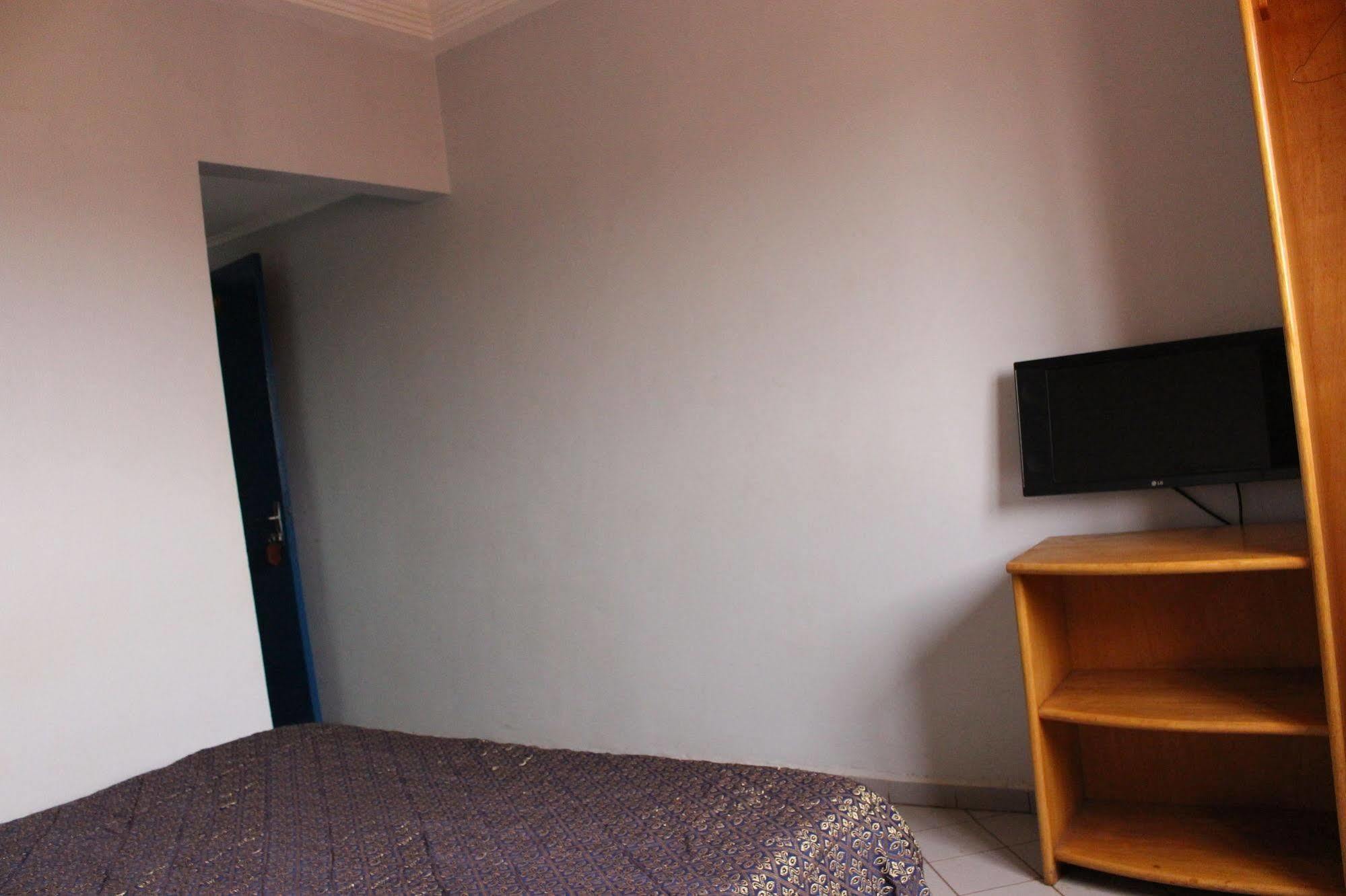 Hotel Altitel Bafoussam Bagian luar foto