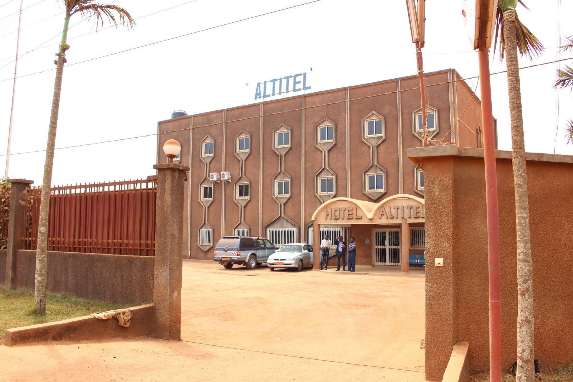 Hotel Altitel Bafoussam Bagian luar foto